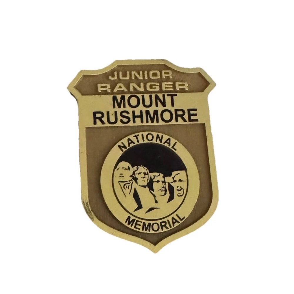 Mount Rushmore National Memorial Junior Ranger‎ Badge Plastic EUC